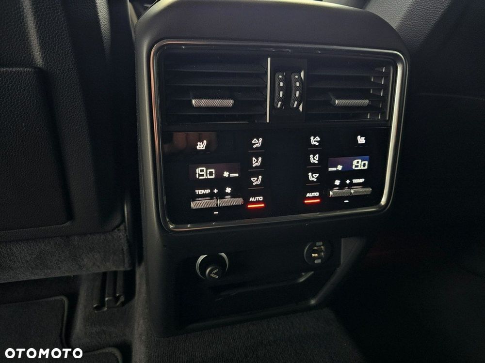 Porsche Cayenne - 33
