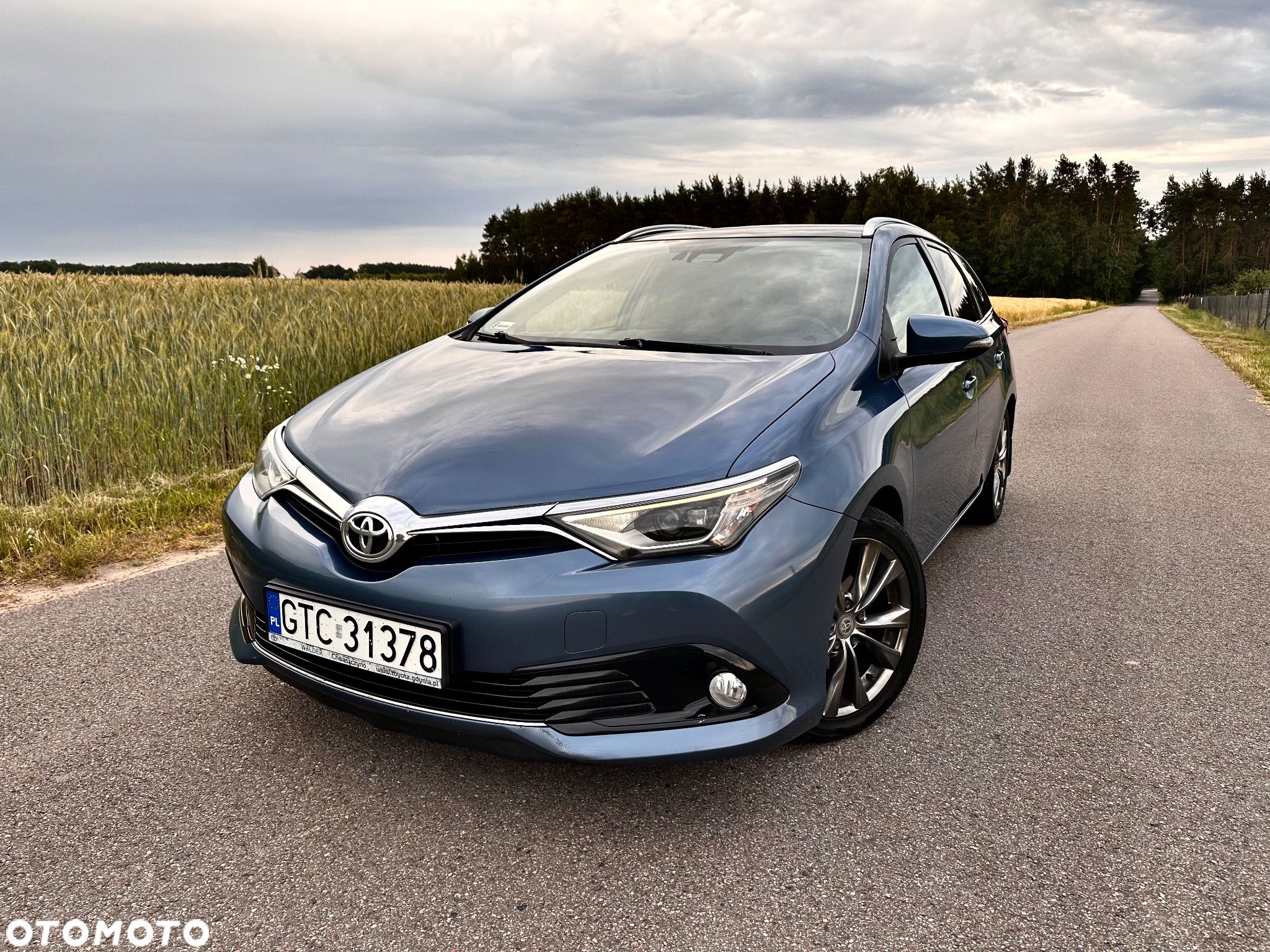 Toyota Auris 1.6 D-4D Premium - 1