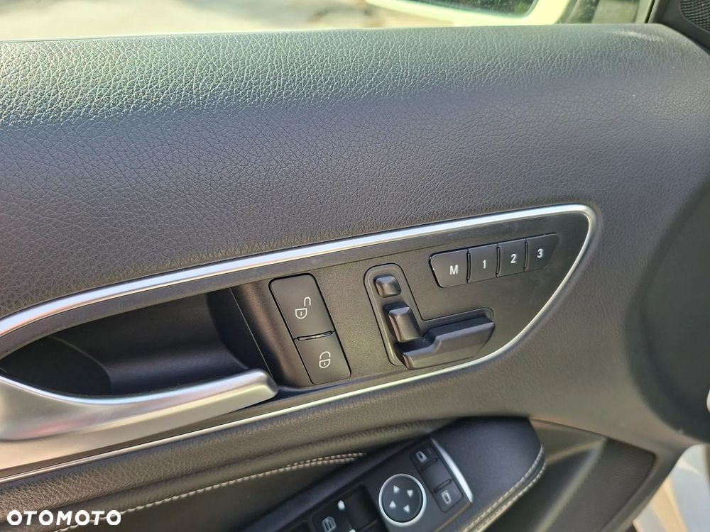 Mercedes-Benz GLA 250 4Matic 7G-DCT SCORE - 25