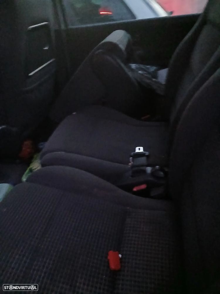 VW Sharan 1.9 TDi Confortline - 4