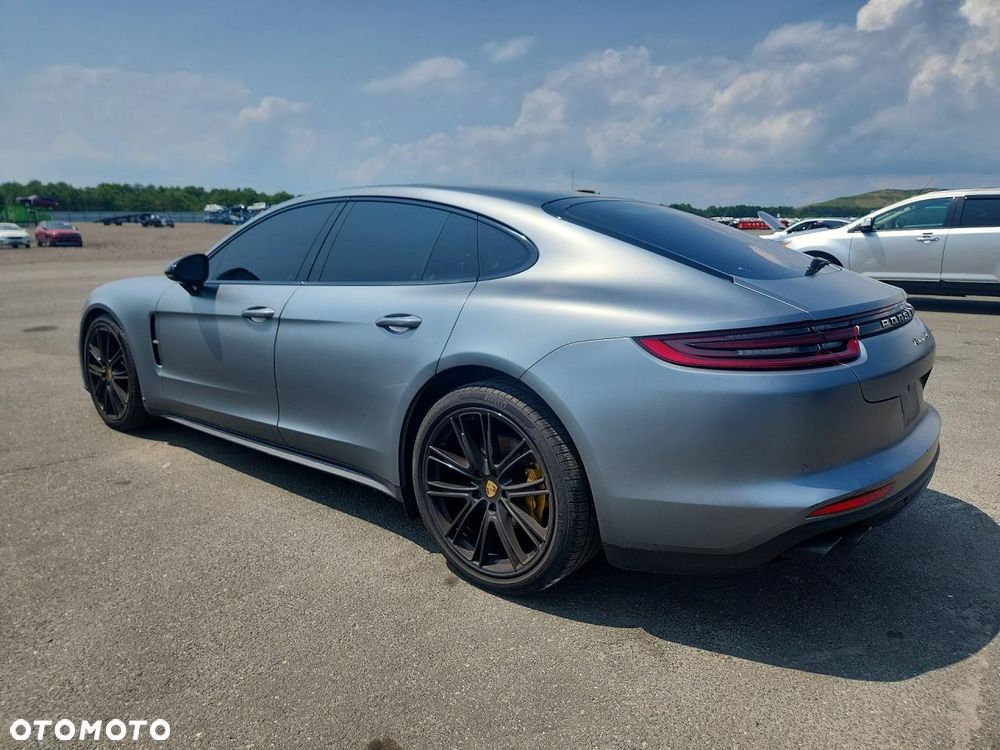 Porsche Panamera - 3