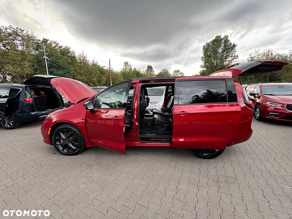 Chrysler Pacifica - 25
