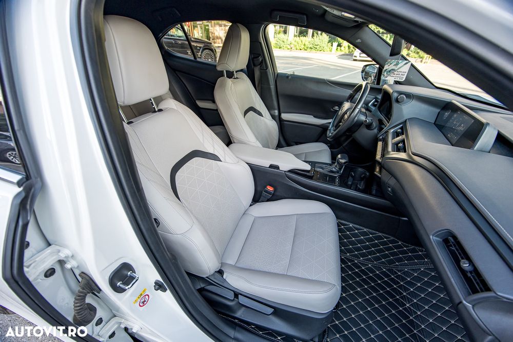 Lexus UX 200 FWD Business - 36