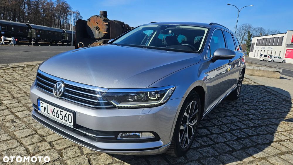 Volkswagen Passat - 1