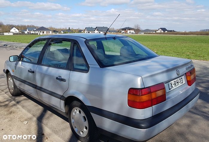 Volkswagen Passat 1.9 TD CL - 16