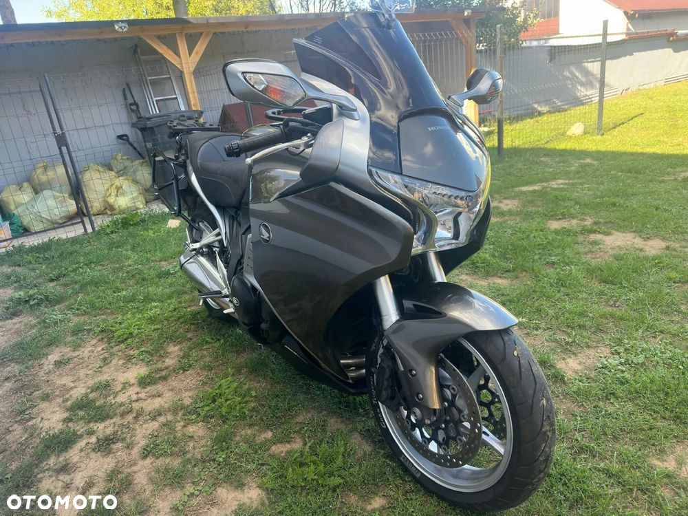 Honda VFR - 13
