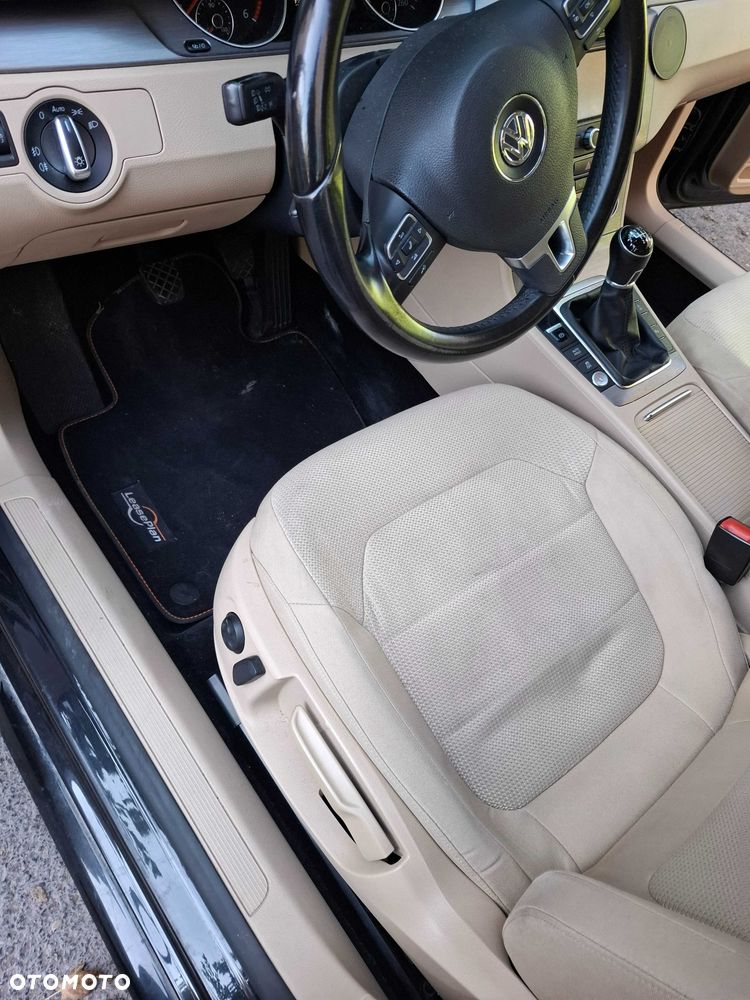 Volkswagen Passat - 4