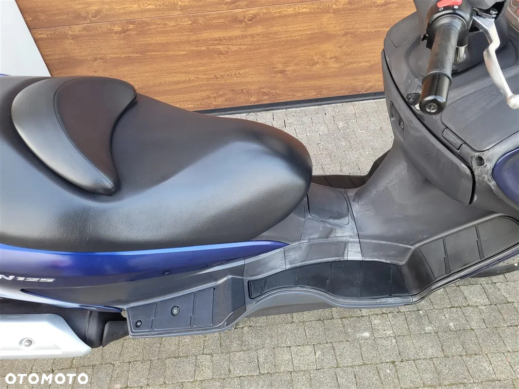Suzuki Burgman - 16