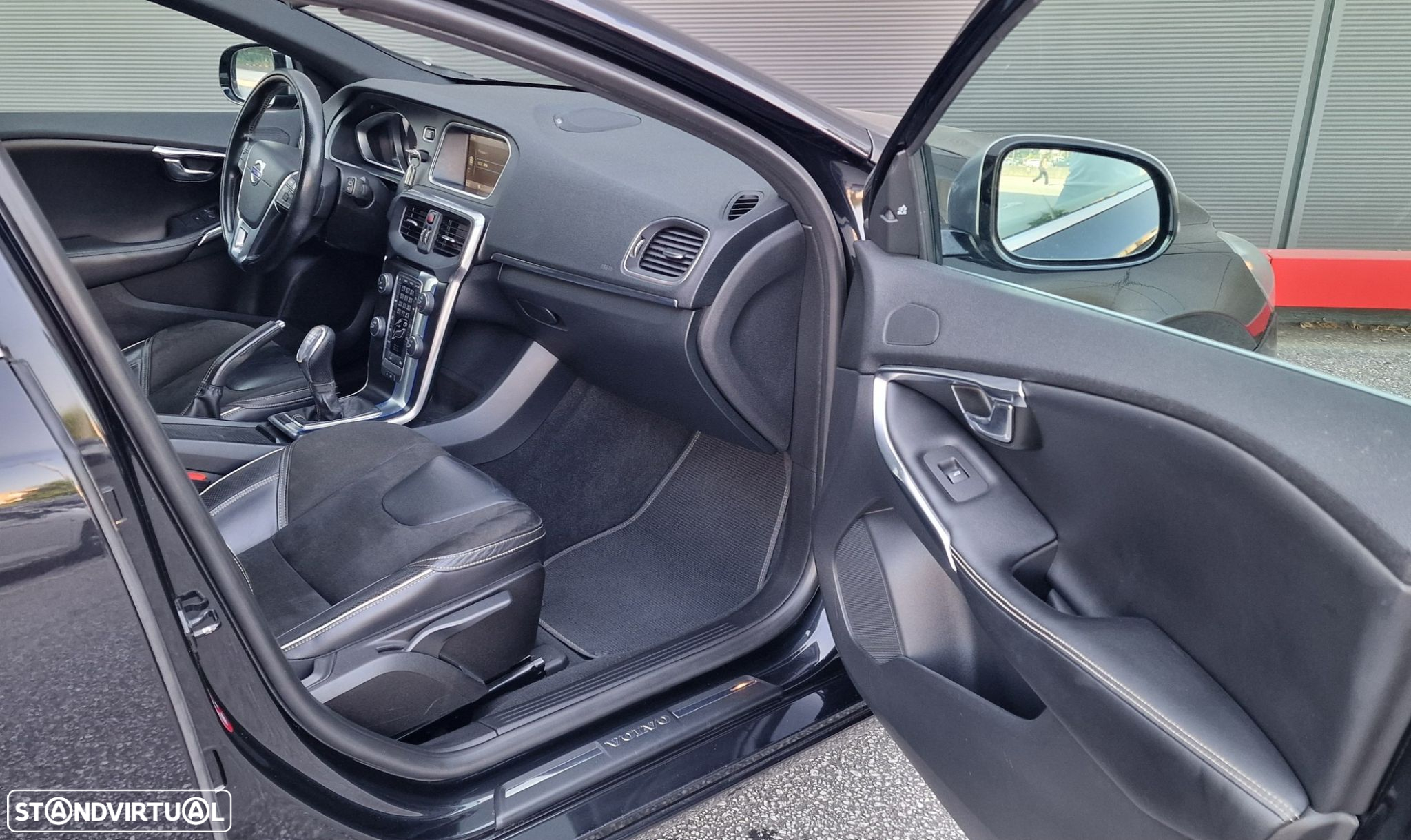Volvo V40 1.6 D2 R-Design - 9
