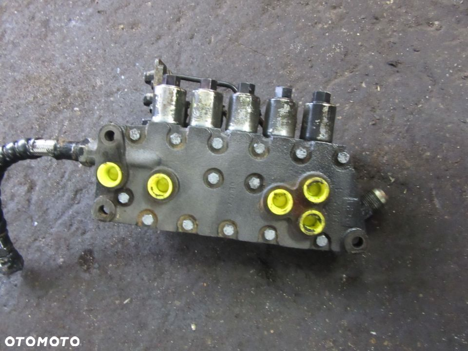 Rozdzielacz hydrauliczny blok zaworowy 5173742 New Holland TM120 TM130 TM140 TM155 TM175 TM190 - 4