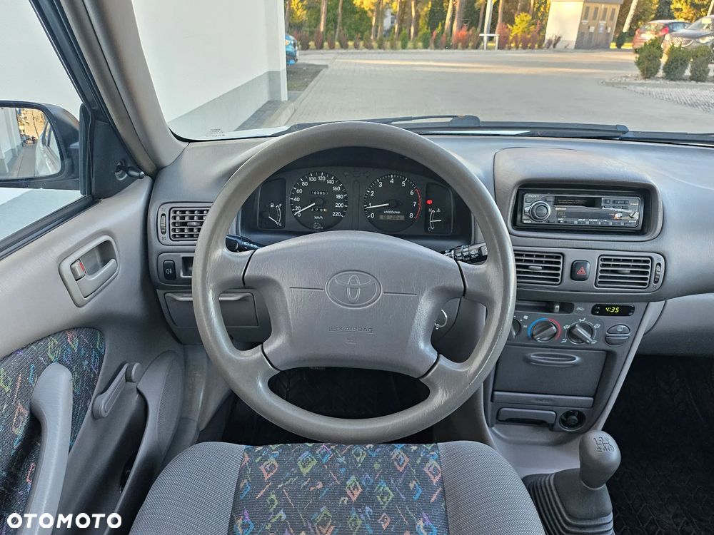 Toyota Corolla - 11