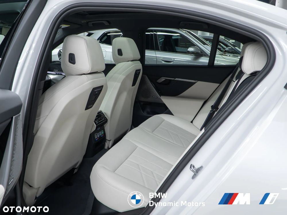BMW Seria 5 530e xDrive PHEV M Sport - 23