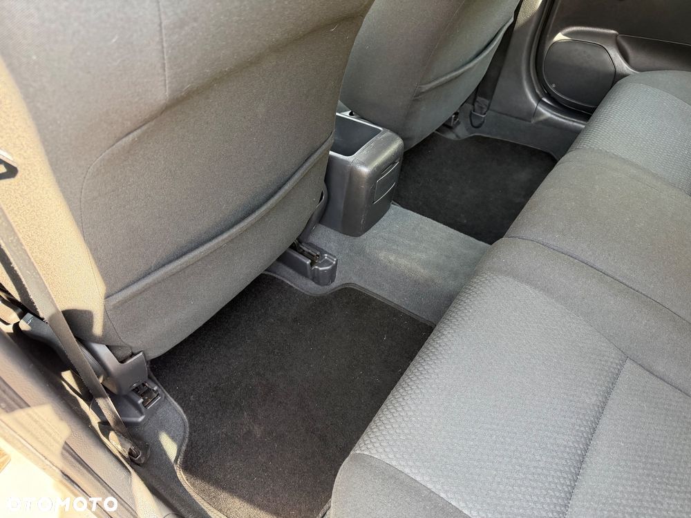 Toyota Avensis - 27