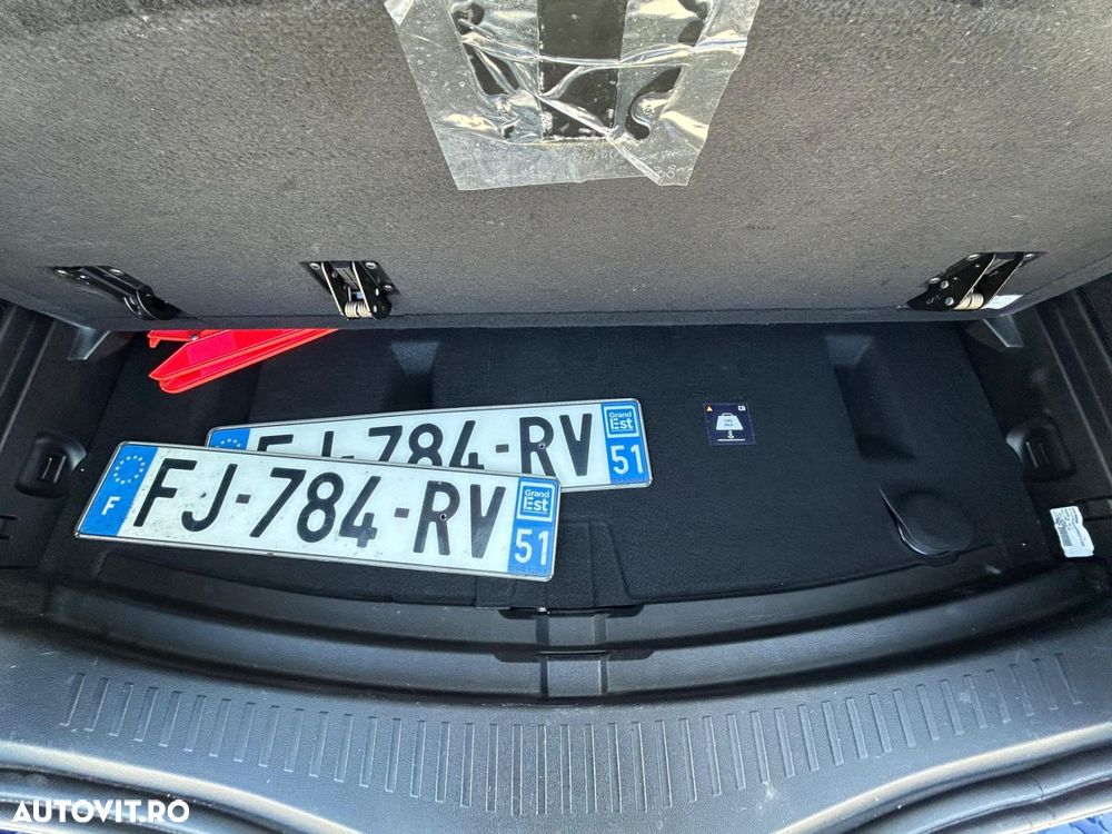 Renault Megane BLUE dCi 115 EDC BUSINESS EDITION - 31