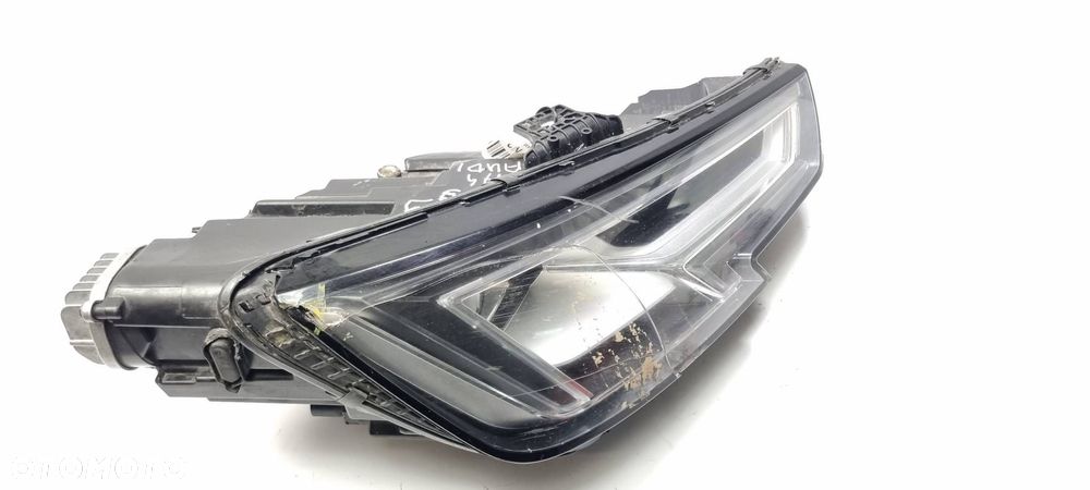 LAMPA PRAWA PRZÓD AUDI A4 B9 - 2