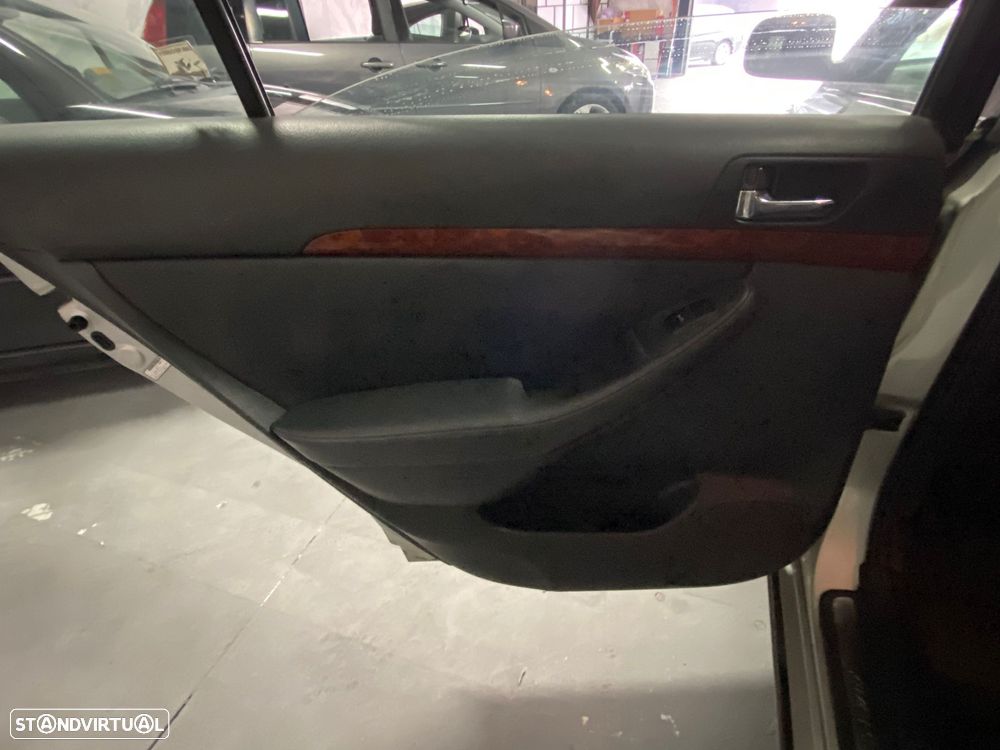 Toyota Avensis LB 2.0 D-4D Sol S/GPS - 21