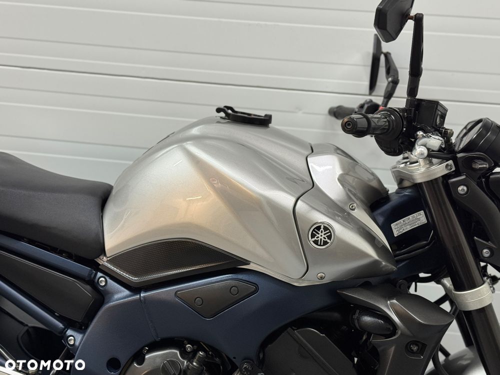 Yamaha FZ - 11