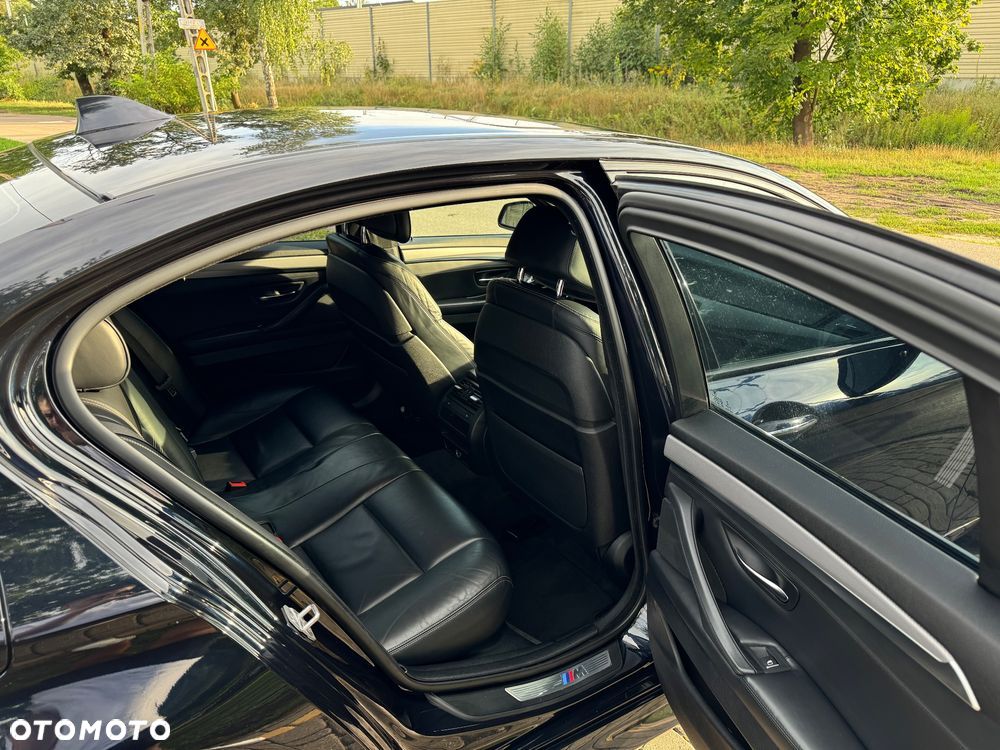 BMW Seria 5 550i - 7