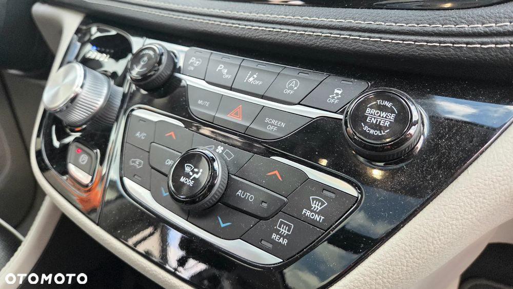 Chrysler Pacifica - 17