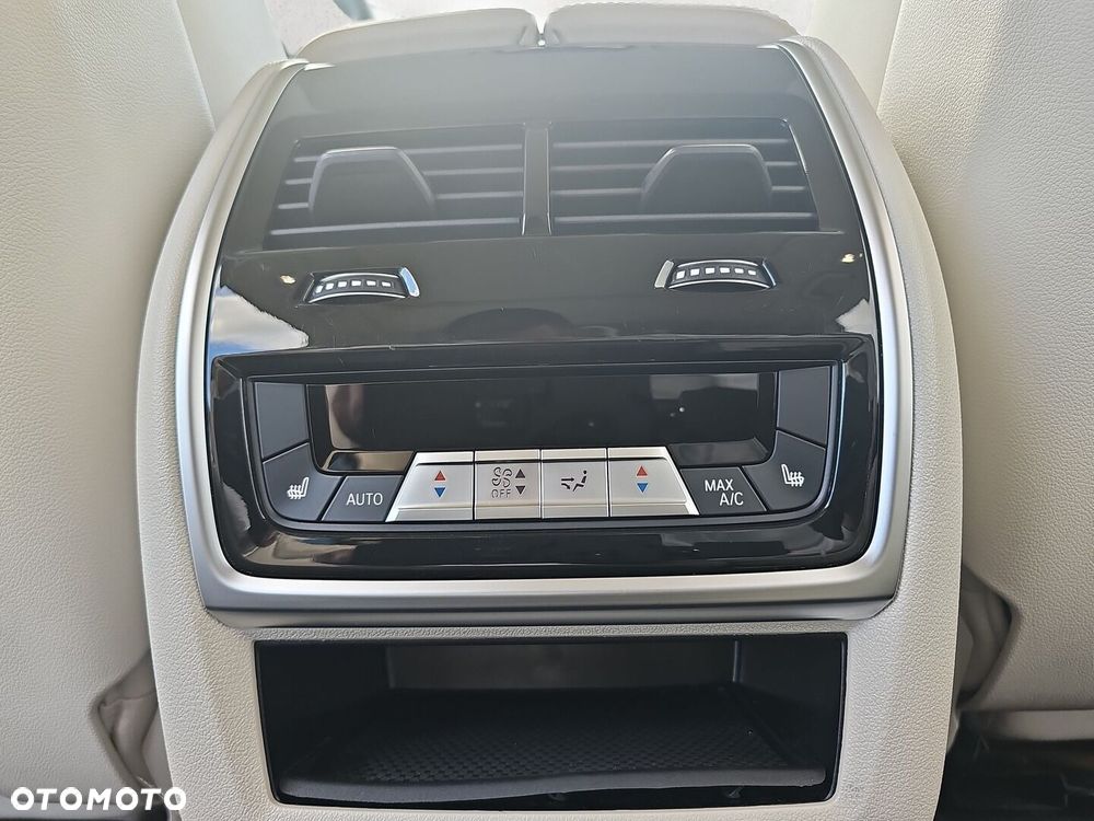 BMW X7 xDrive40d mHEV - 36