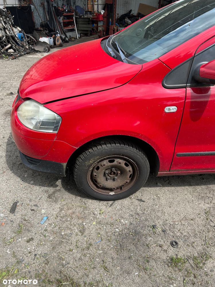 Błotnik lewy  VW FOX - 1