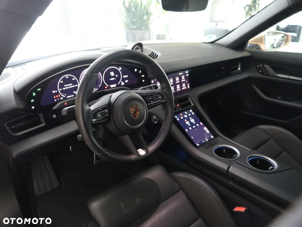 Porsche Taycan - 8
