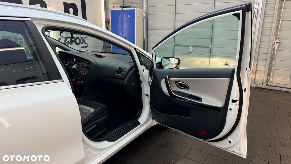 Kia Ceed - 38