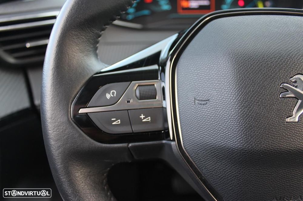 Peugeot e-2008 Allure - 32