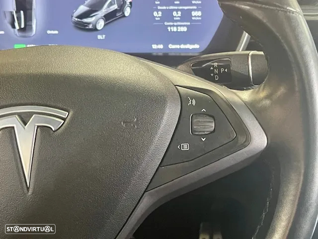 Tesla Model X 100D - 21