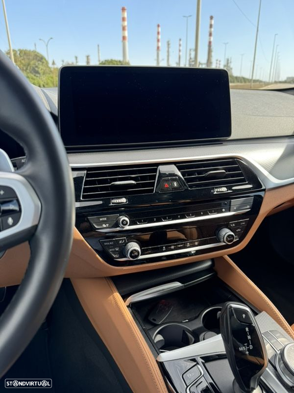 BMW 530 e Pack Desportivo M - 19