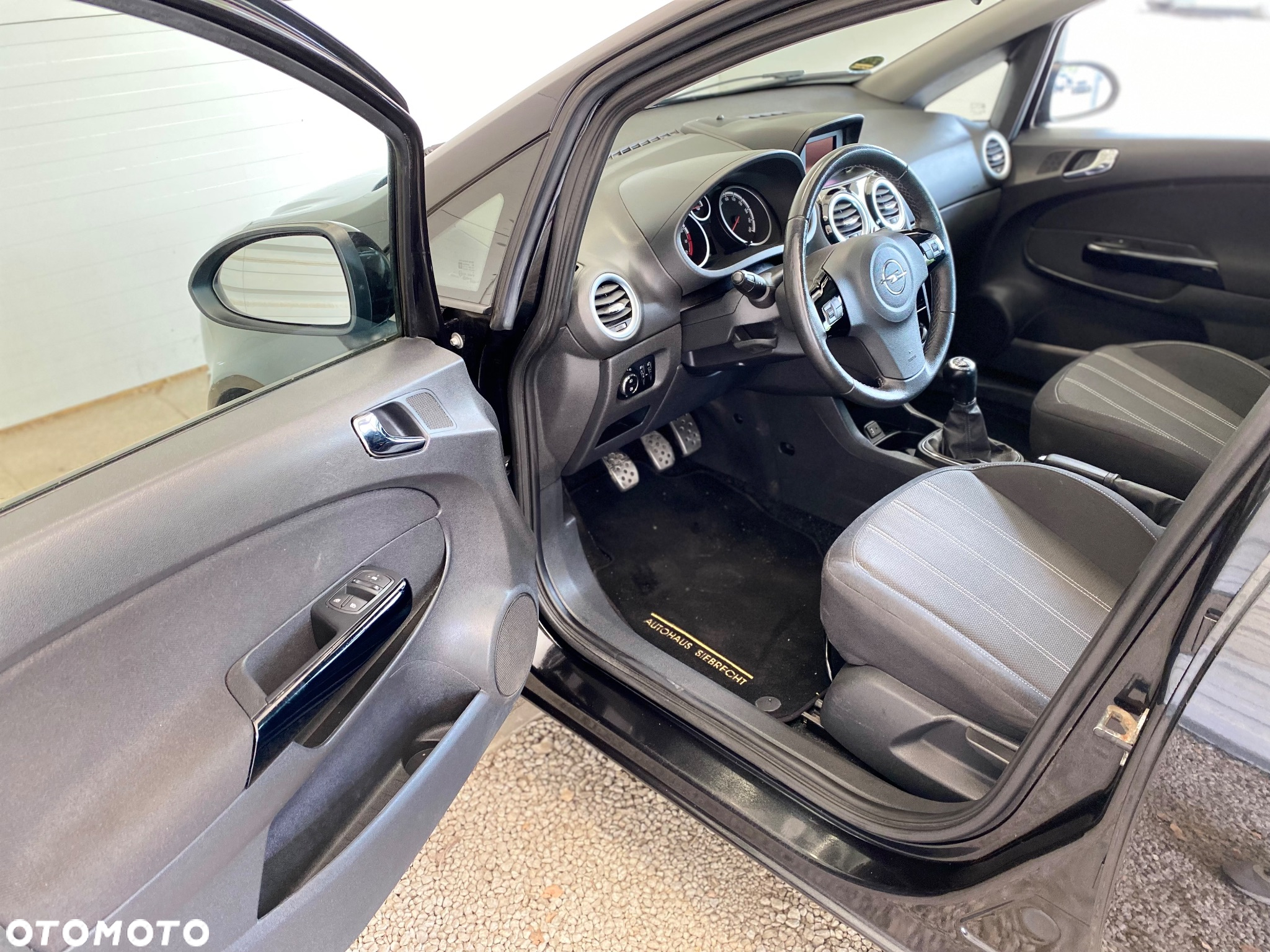 Opel Corsa 1.4 16V Color Edition - 8