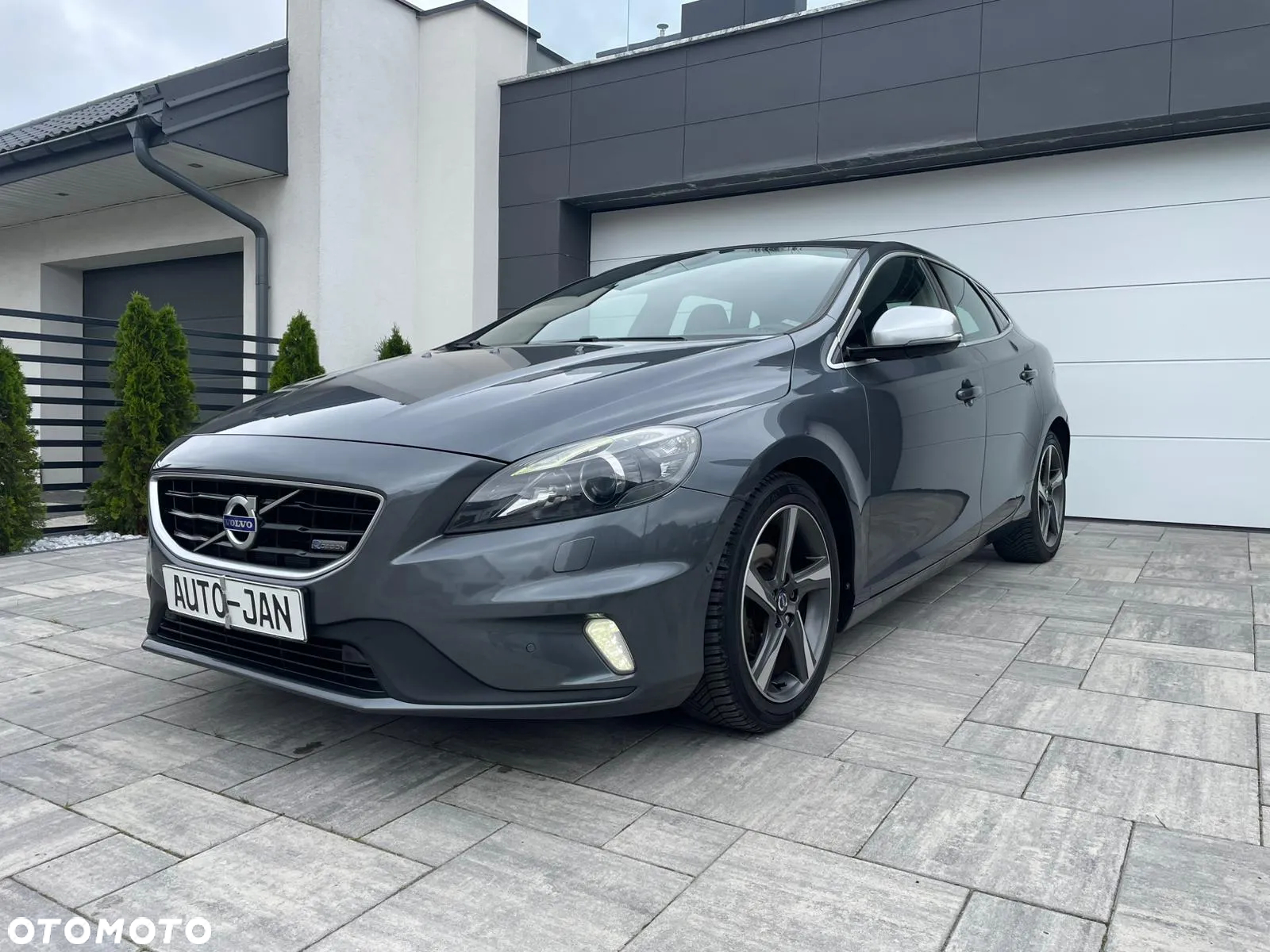 Volvo V40 D2 R-Design - 9