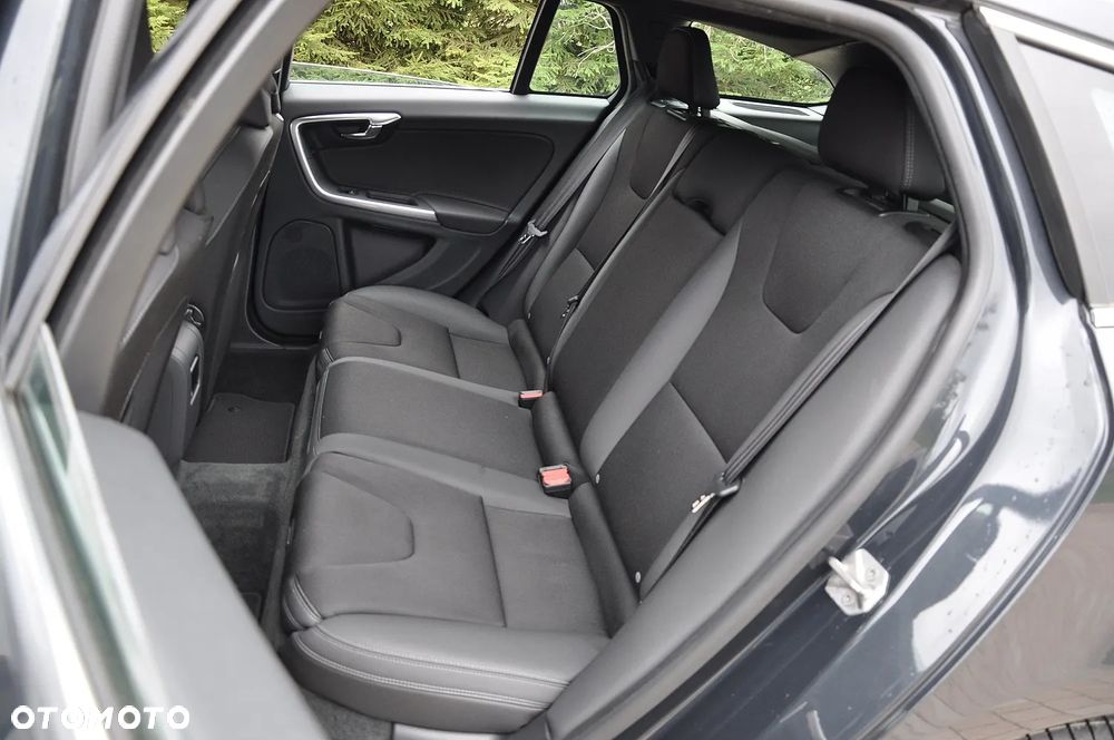 Volvo V60 D4 - 25
