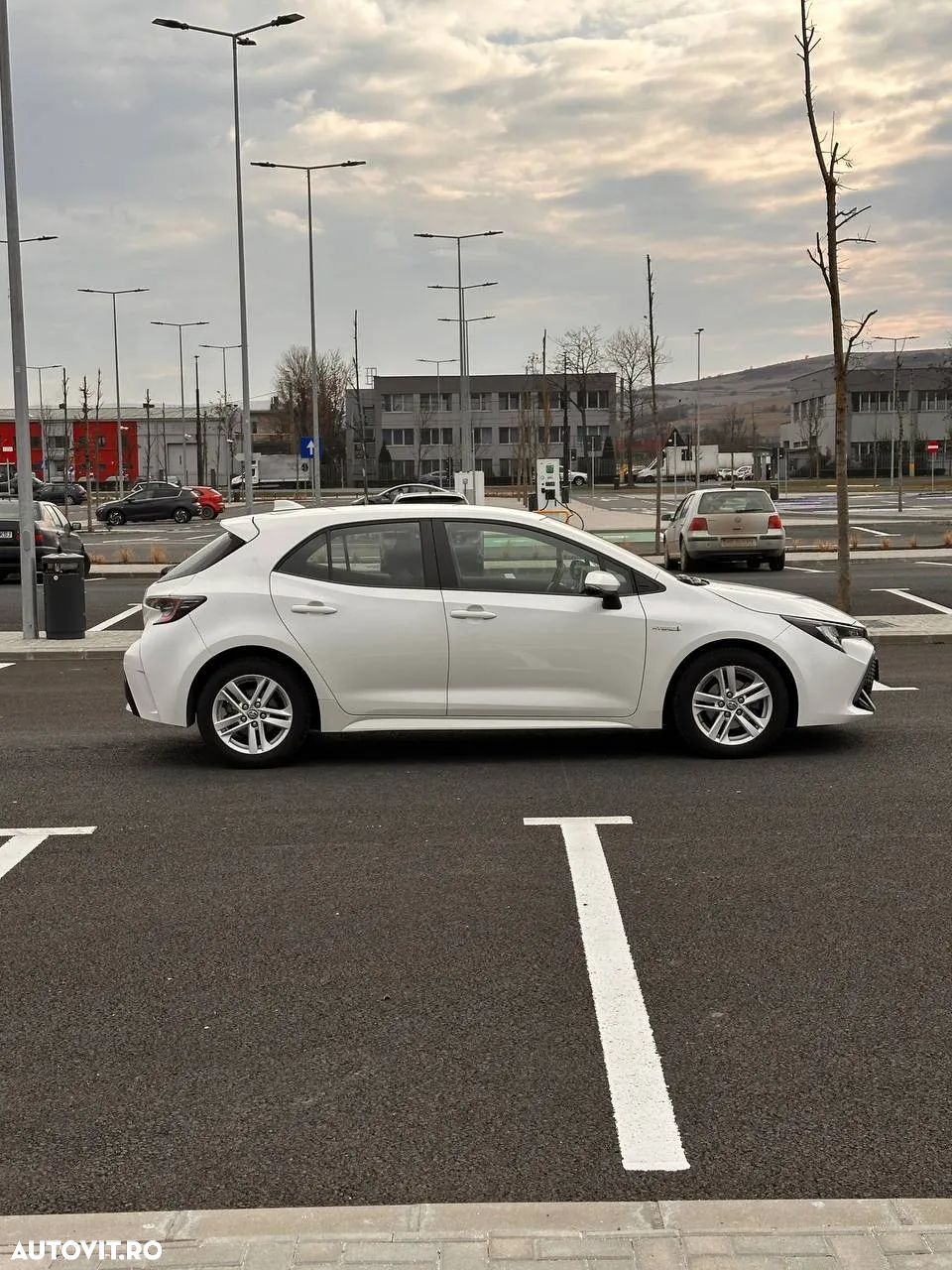 Toyota Corolla 1.8 HSD Active - 11