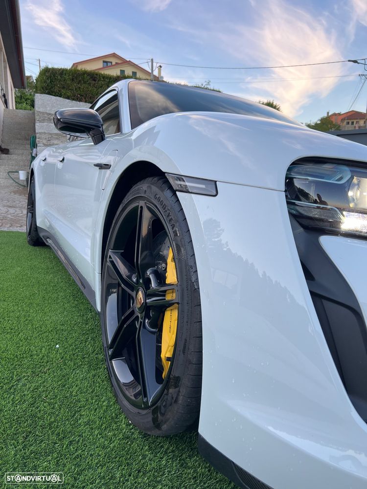 Porsche Taycan Turbo S - 13
