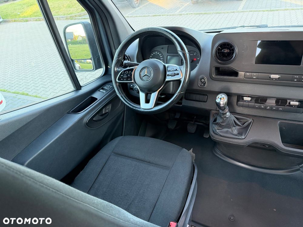 Mercedes-Benz Sprinter - 11