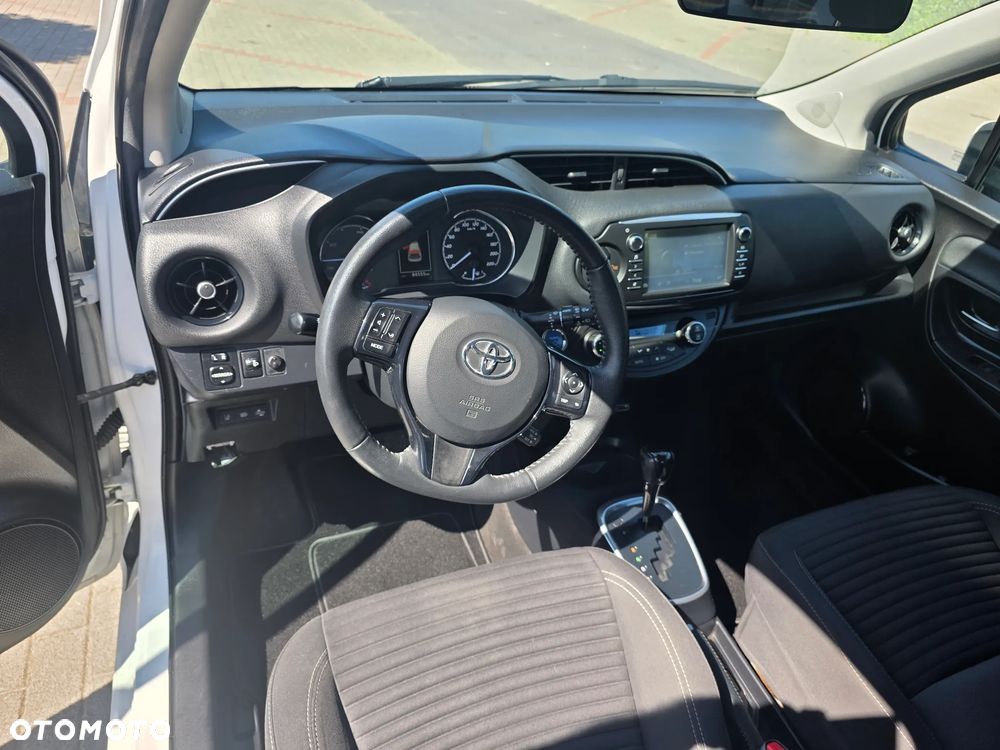Toyota Yaris Hybrid 100 Selection Platinum - 8