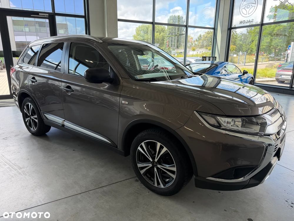 Mitsubishi Outlander 2.0 Invite + 2WD - 3