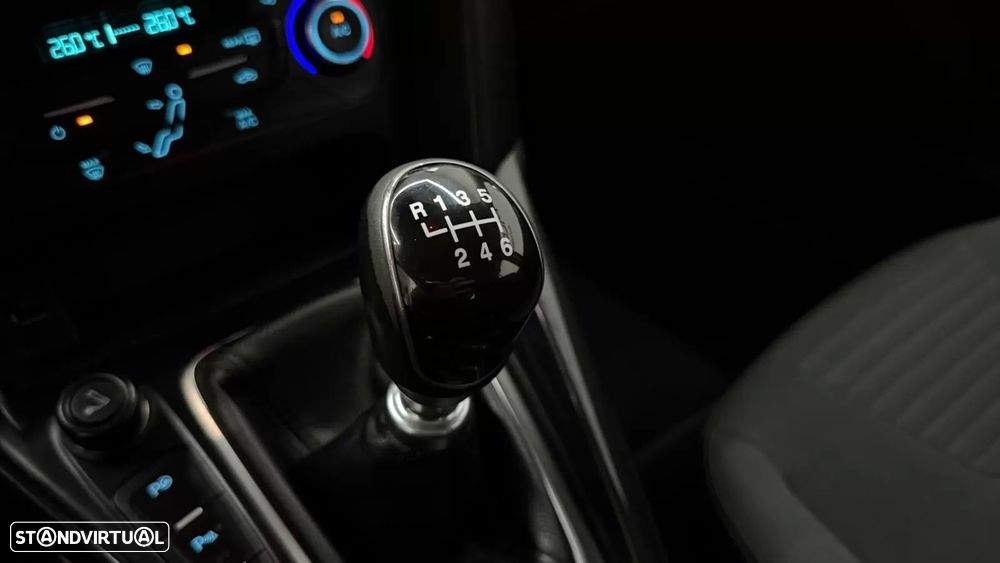 Ford Focus 1.0 EcoBoost Titanium - 26