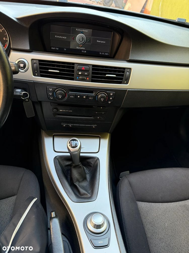 BMW Seria 3 318i - 9