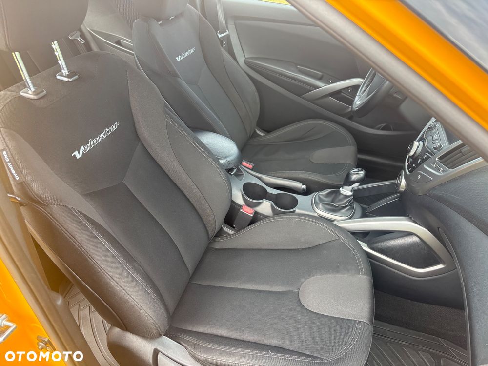 Hyundai Veloster 1.6 GDI Premium - 17