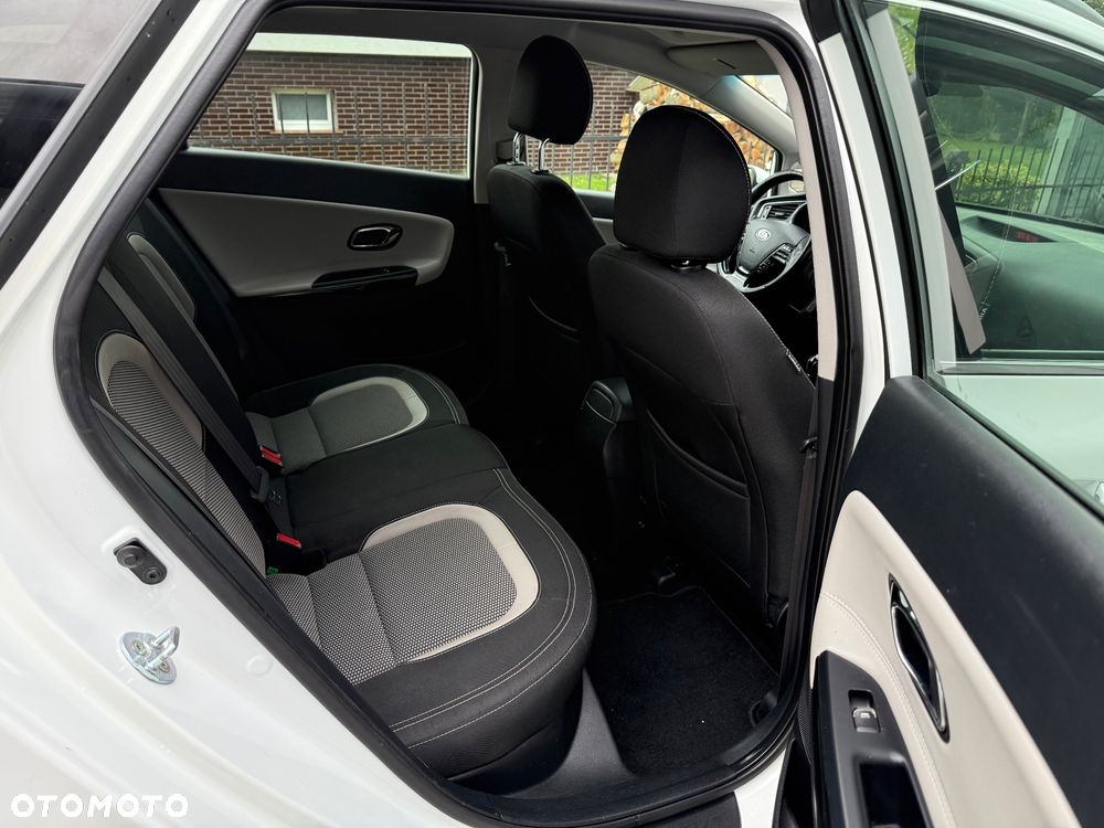 Kia Ceed 1.6 CRDi 136 ISG SW Spirit - 12