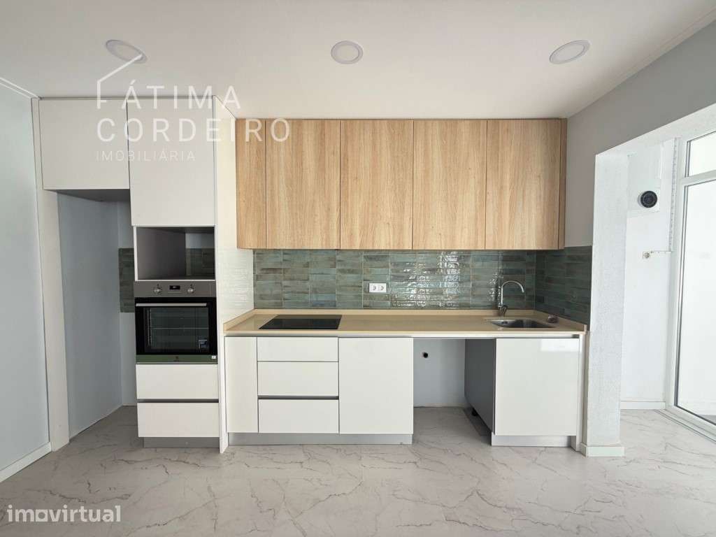Apartamento T2 com Quintal situado na Rua Capitão Leitão. - Grande imagem: 2/16