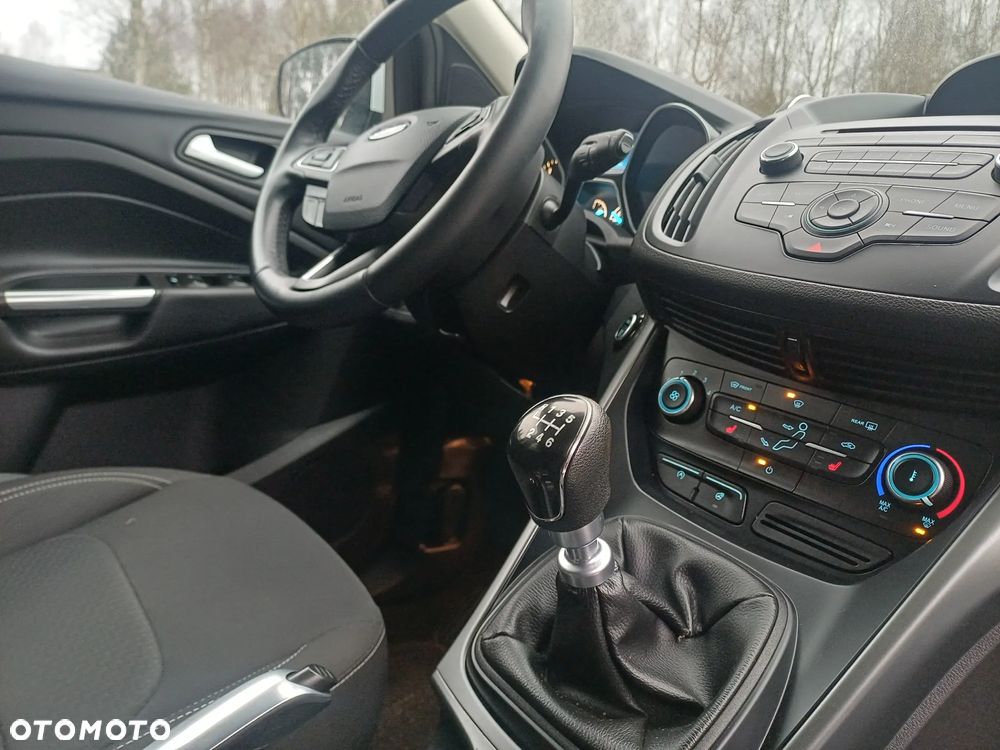 Ford Kuga 1.5 EcoBoost 2x4 Trend - 22