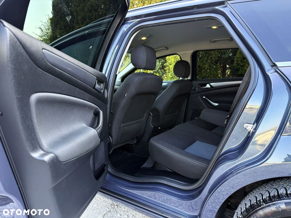 Ford Mondeo - 35