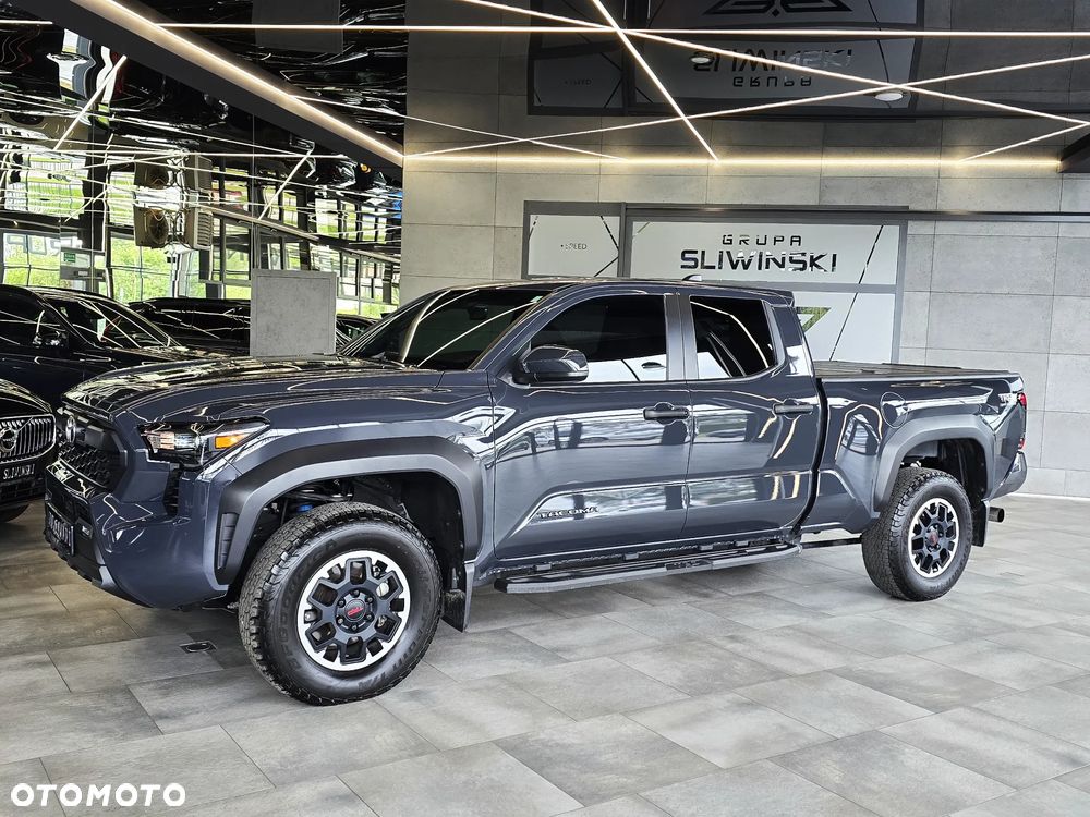 Toyota Tacoma - 4
