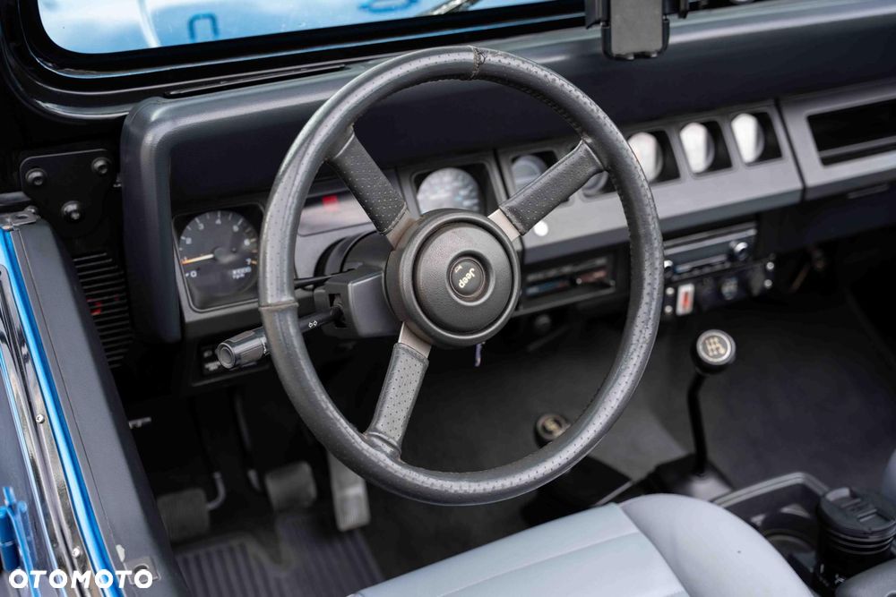 Jeep Wrangler - 12