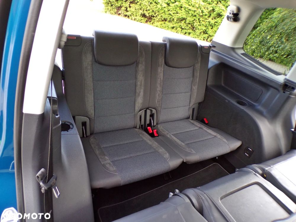 Volkswagen Touran 2.0 TDI DPF STYLE - 30