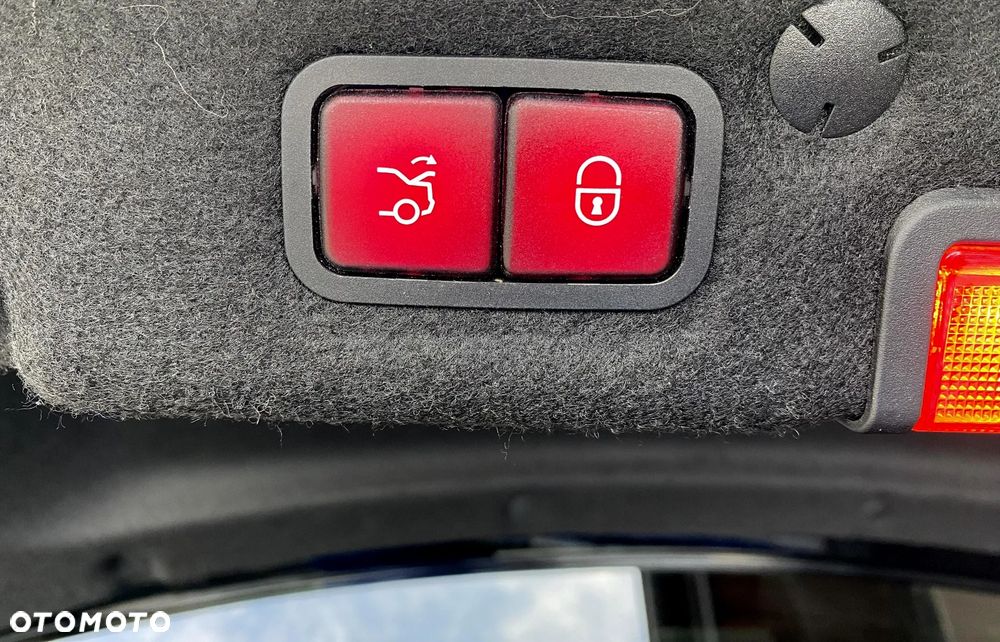 Mercedes-Benz Klasa C 200 4Matic 9G-TRONIC - 23