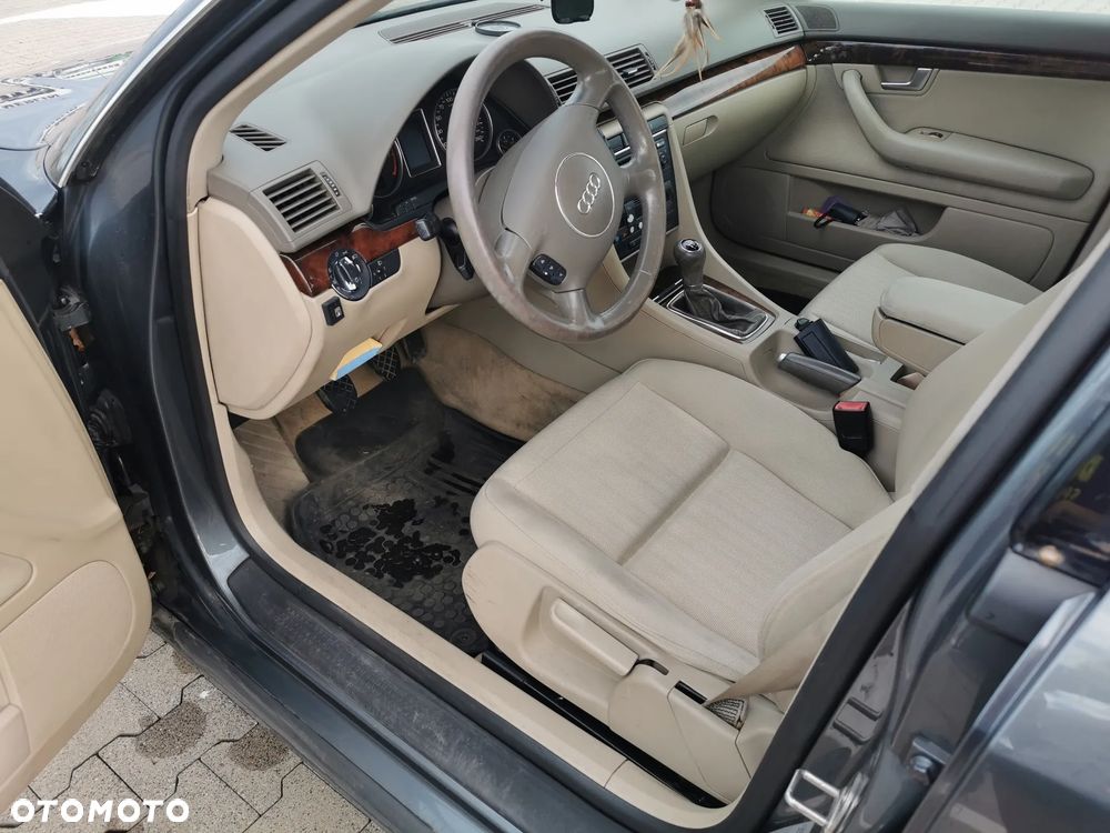 Audi A4 Limousine - 11